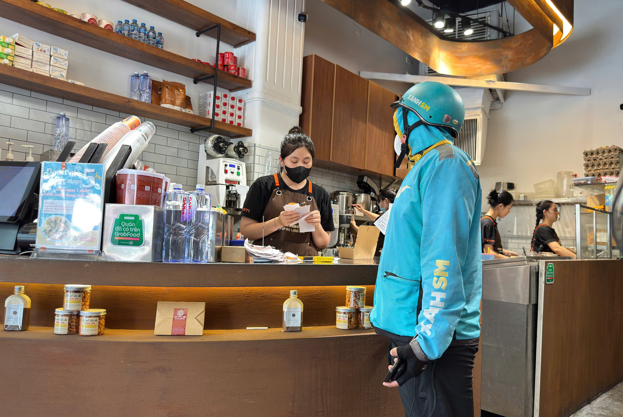 Xanh SM Ngon nhập cuộc: Cuộc đua giao đồ ăn thêm khốc liệt, thế song mã của GrabFood - ShopeeFood có lung lay?- Ảnh 2.
