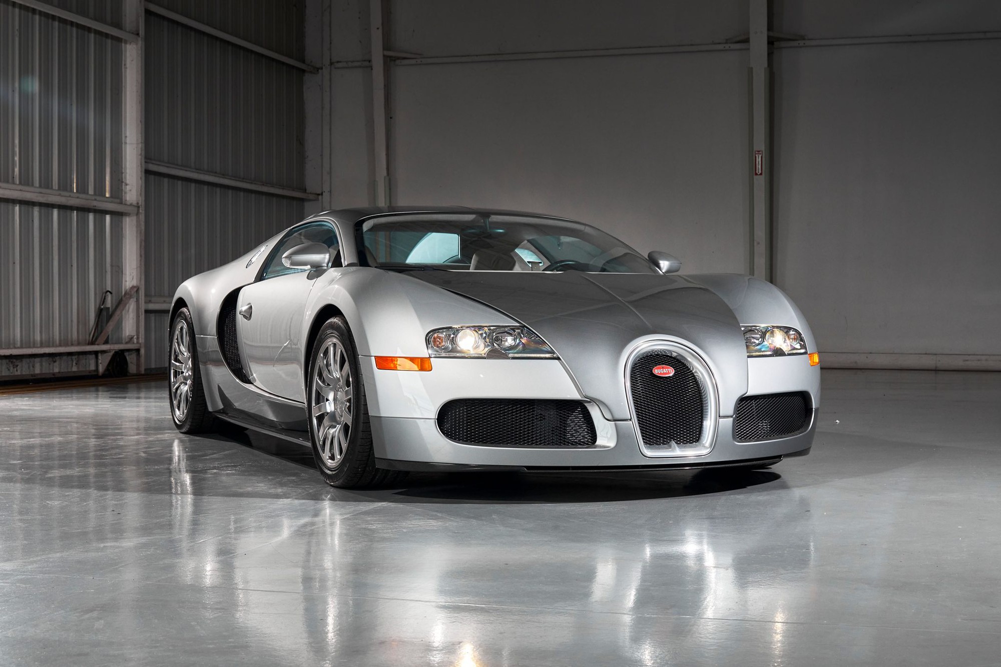 Ông Đặng Lê Nguyên Vũ có thể tốn gần 1 tỷ đồng mỗi lần thay dầu Bugatti Veyron, lý do đến từ kết cấu nghe thôi đã thấy đau đầu- Ảnh 5. Ông Đặng Lê Nguyên Vũ có thể tốn gần 1 tỷ đồng mỗi lần thay dầu Bugatti Veyron, lý do đến từ kết cấu nghe thôi đã thấy đau đầu- Ảnh 5.