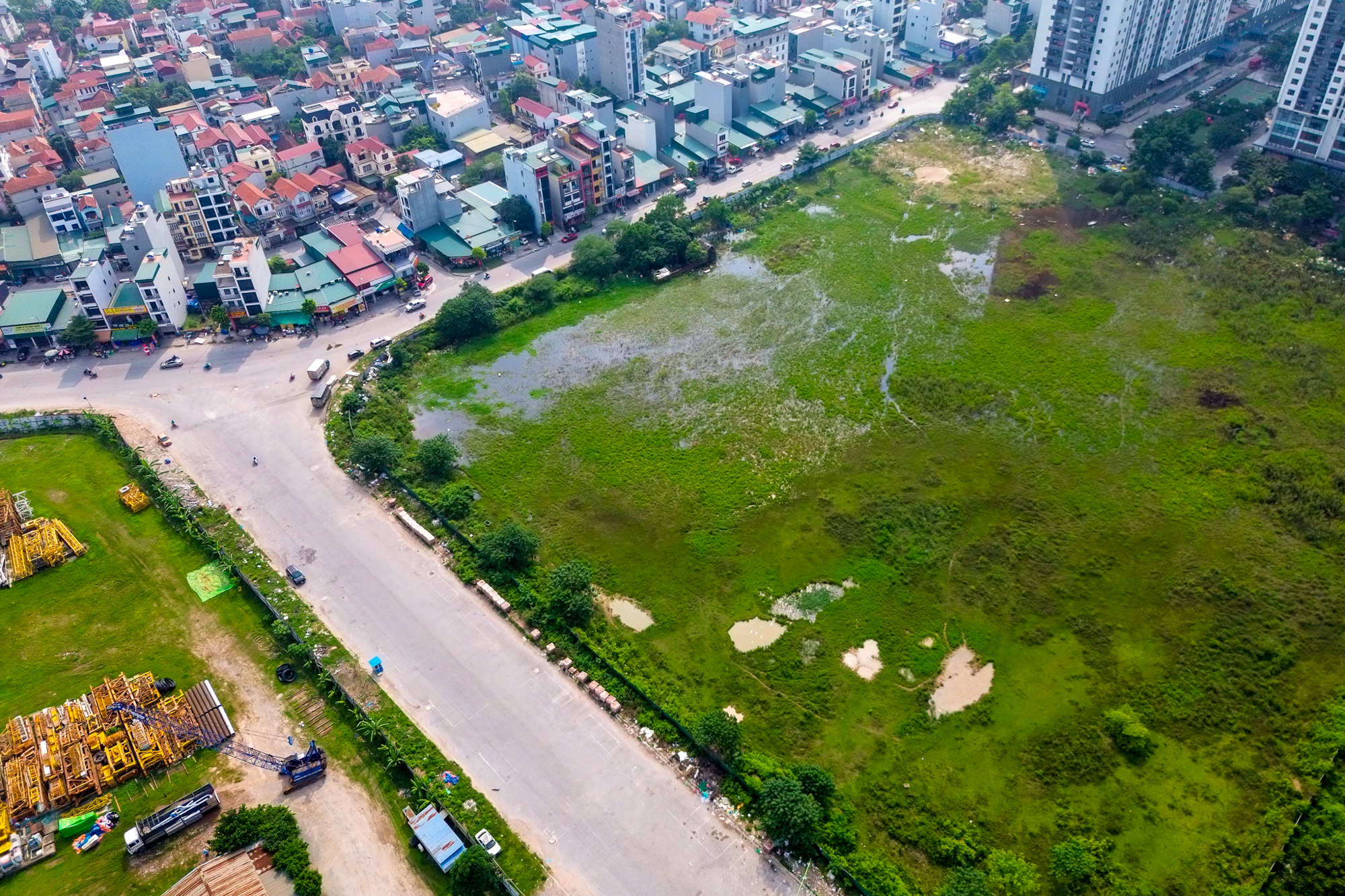 Toàn cảnh lô đất sắp được xây 6 tòa chung cư ở khu nhà giàu Hà Nội cứ mưa lớn là ngập- Ảnh 3. Toàn cảnh lô đất sắp được xây 6 tòa chung cư ở khu nhà giàu Hà Nội cứ mưa lớn là ngập- Ảnh 3.