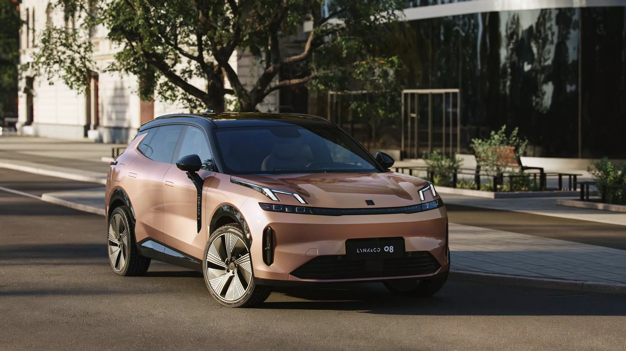 Lynk & Co 08 chốt ra mắt Việt Nam tháng này: Dự kiến 2 bản, đều PHEV, chạy 1.400km với đầy bình xăng điện- Ảnh 2. Lynk & Co 08 chốt ra mắt Việt Nam tháng này: Dự kiến 2 bản, đều PHEV, chạy 1.400km với đầy bình xăng điện- Ảnh 2.