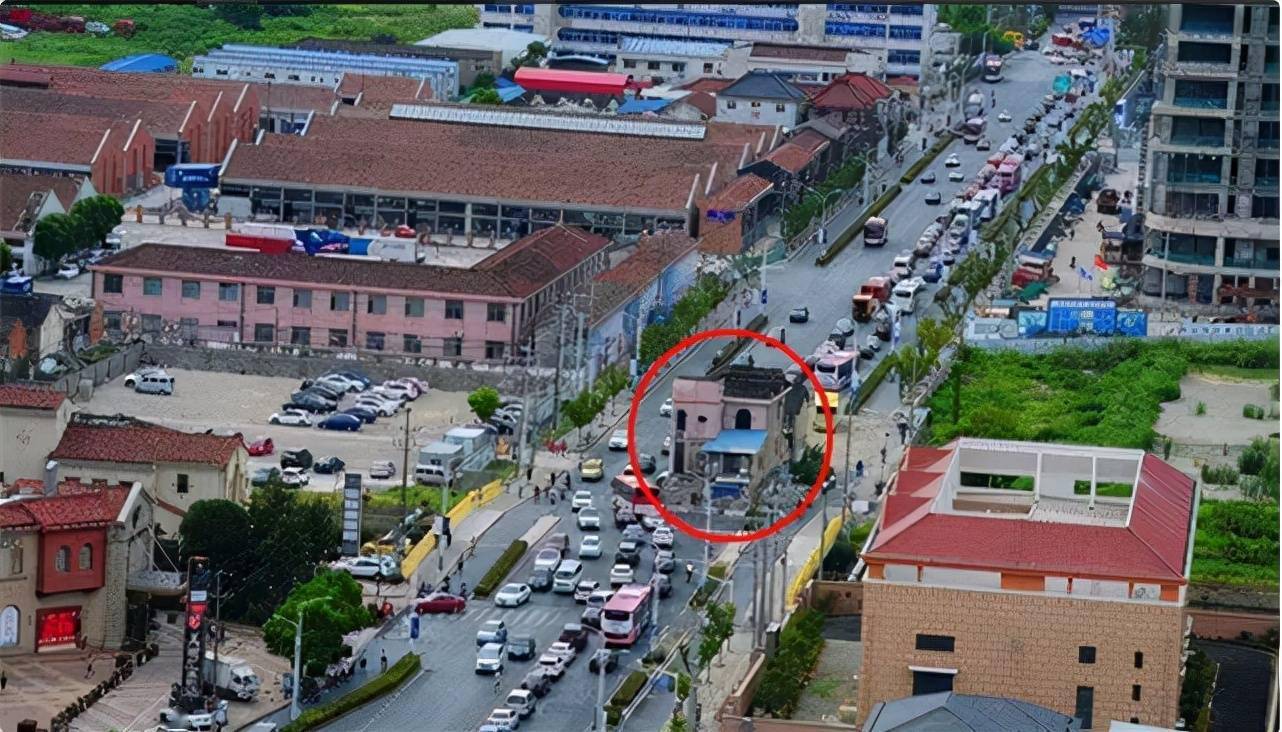 Đòi 350 tỷ và 6 căn nhà, chê 10 tỷ tiền đền bù, chủ nhân ngôi nhà 3 tầng "lỗ đậm" sau 14 năm: Cái kết ngậm ngùi- Ảnh 4. Đòi 350 tỷ và 6 căn nhà, chê 10 tỷ tiền đền bù, chủ nhân ngôi nhà 3 tầng "lỗ đậm" sau 14 năm: Cái kết ngậm ngùi- Ảnh 4.