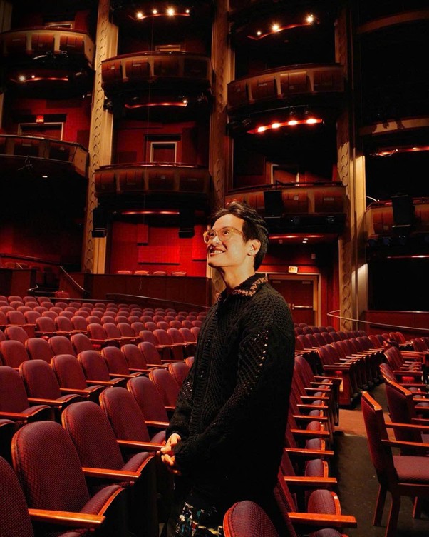 “Sketch A Rose” In Los Angeles - Hà Anh Tuấn và đêm nhạc Việt Nam đầu tiên tại Dolby Theatre- Ảnh 2. “Sketch A Rose” In Los Angeles - Hà Anh Tuấn và đêm nhạc Việt Nam đầu tiên tại Dolby Theatre- Ảnh 2.