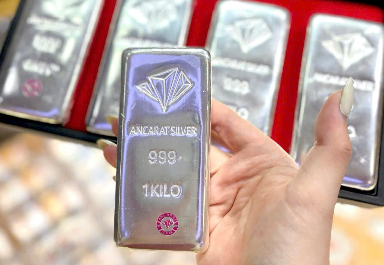 Giá bạc trong nước lập kỷ lục mới- Ảnh 1. Giá bạc trong nước lập kỷ lục mới- Ảnh 1.