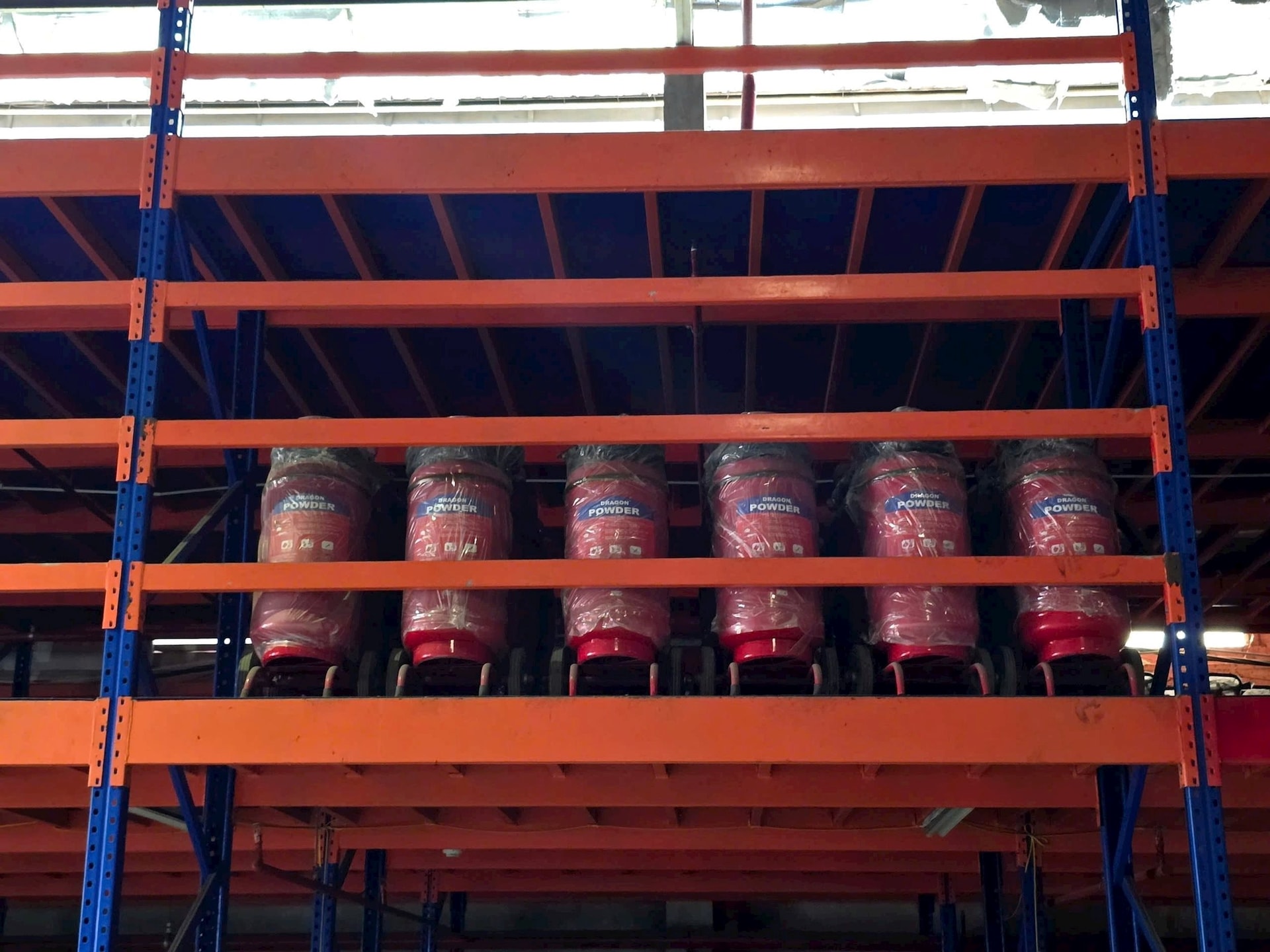 Điều tra công ty sản xuất 3 triệu bình chữa cháy giả, doanh thu 1.000 tỷ đồng, gây hoạ trong các vụ cháy gần đây- Ảnh 3. Điều tra công ty sản xuất 3 triệu bình chữa cháy giả, doanh thu 1.000 tỷ đồng, gây hoạ trong các vụ cháy gần đây- Ảnh 3.