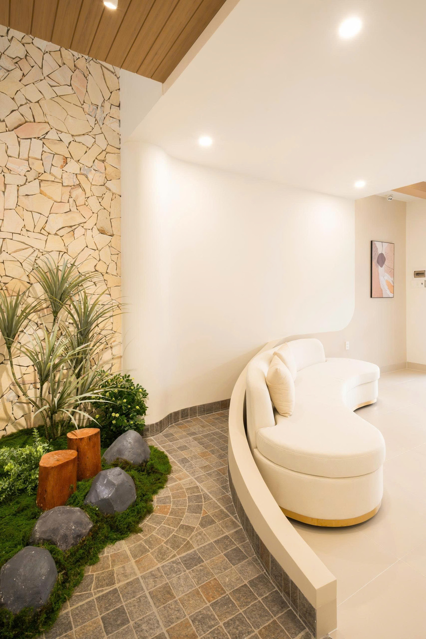 Nhà phố 2 tầng chuyển đổi chức năng với tông màu thanh lịch dễ chịu- Ảnh 6. Nhà phố 2 tầng chuyển đổi chức năng với tông màu thanh lịch dễ chịu- Ảnh 6.