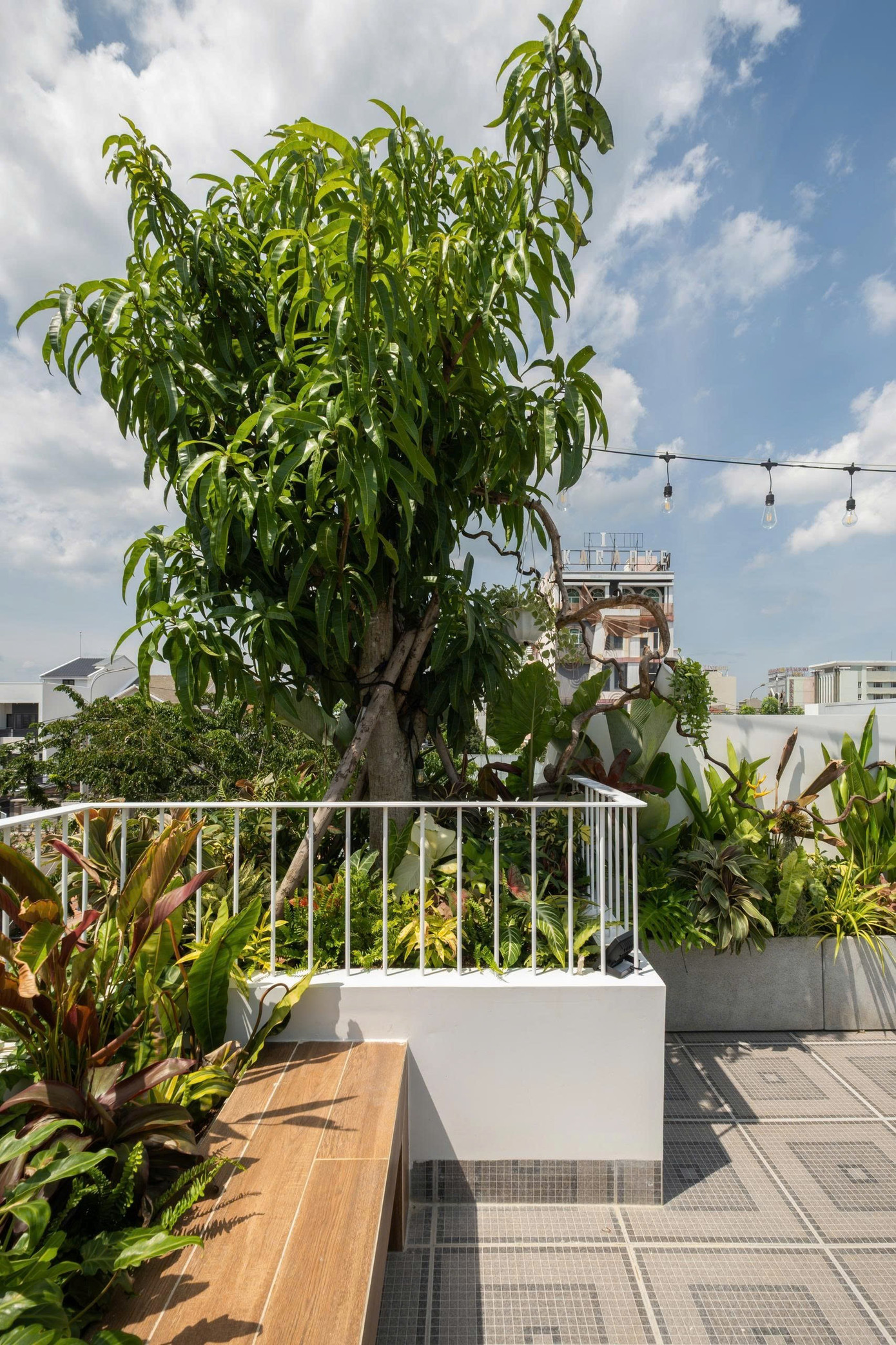 Nhà phố 2 tầng chuyển đổi chức năng với tông màu thanh lịch dễ chịu- Ảnh 23. Nhà phố 2 tầng chuyển đổi chức năng với tông màu thanh lịch dễ chịu- Ảnh 23.
