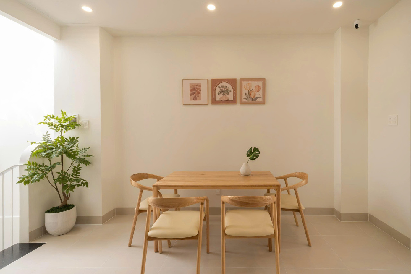 Nhà phố 2 tầng chuyển đổi chức năng với tông màu thanh lịch dễ chịu- Ảnh 7. Nhà phố 2 tầng chuyển đổi chức năng với tông màu thanh lịch dễ chịu- Ảnh 7.