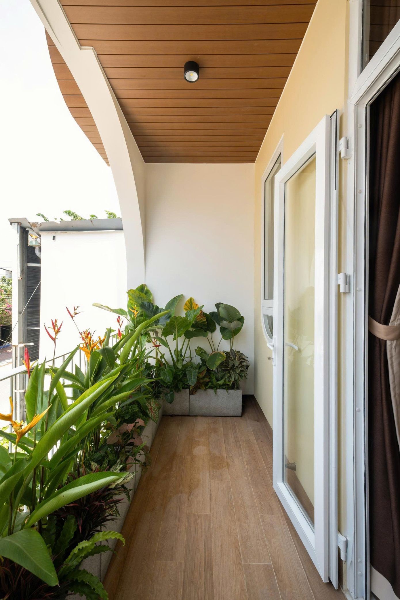 Nhà phố 2 tầng chuyển đổi chức năng với tông màu thanh lịch dễ chịu- Ảnh 19. Nhà phố 2 tầng chuyển đổi chức năng với tông màu thanh lịch dễ chịu- Ảnh 19.