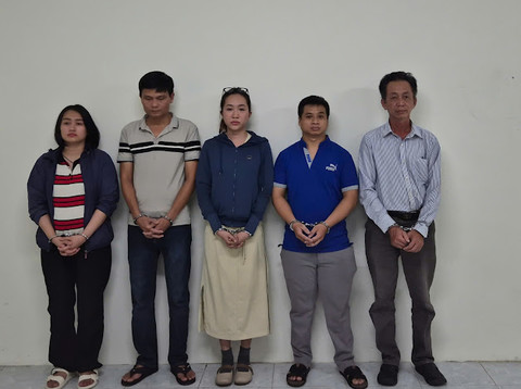 Bắt tạm giam bác sĩ Bùi Đức Nhiên và điều dưỡng Phạm Thị Quyên- Ảnh 1. Bắt tạm giam bác sĩ Bùi Đức Nhiên và điều dưỡng Phạm Thị Quyên- Ảnh 1.