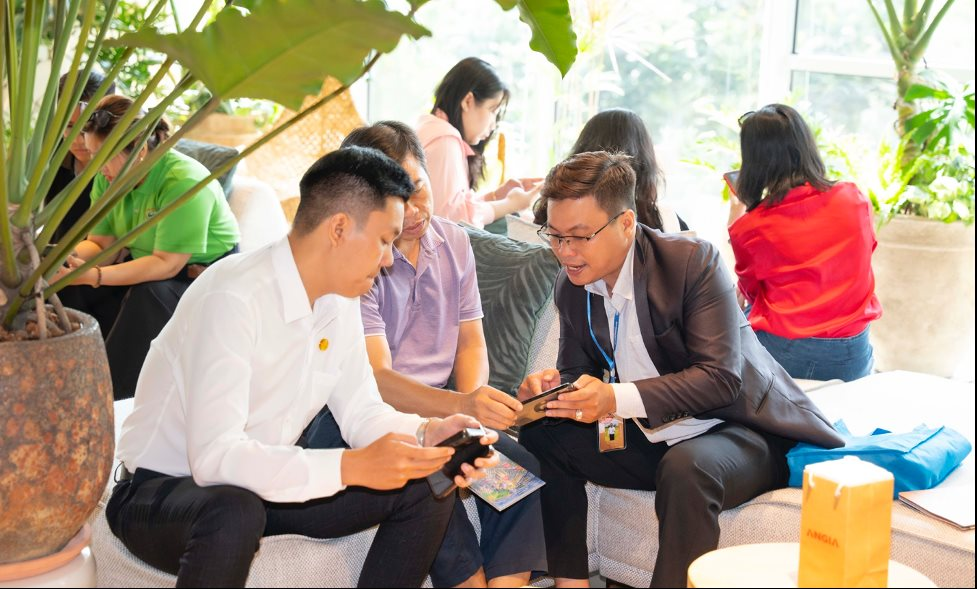 Cuộc đua bung hàng cuối năm tại “siêu đô thị” TP.HCM (mới)- Ảnh 2. Cuộc đua bung hàng cuối năm tại “siêu đô thị” TP.HCM (mới)- Ảnh 2.