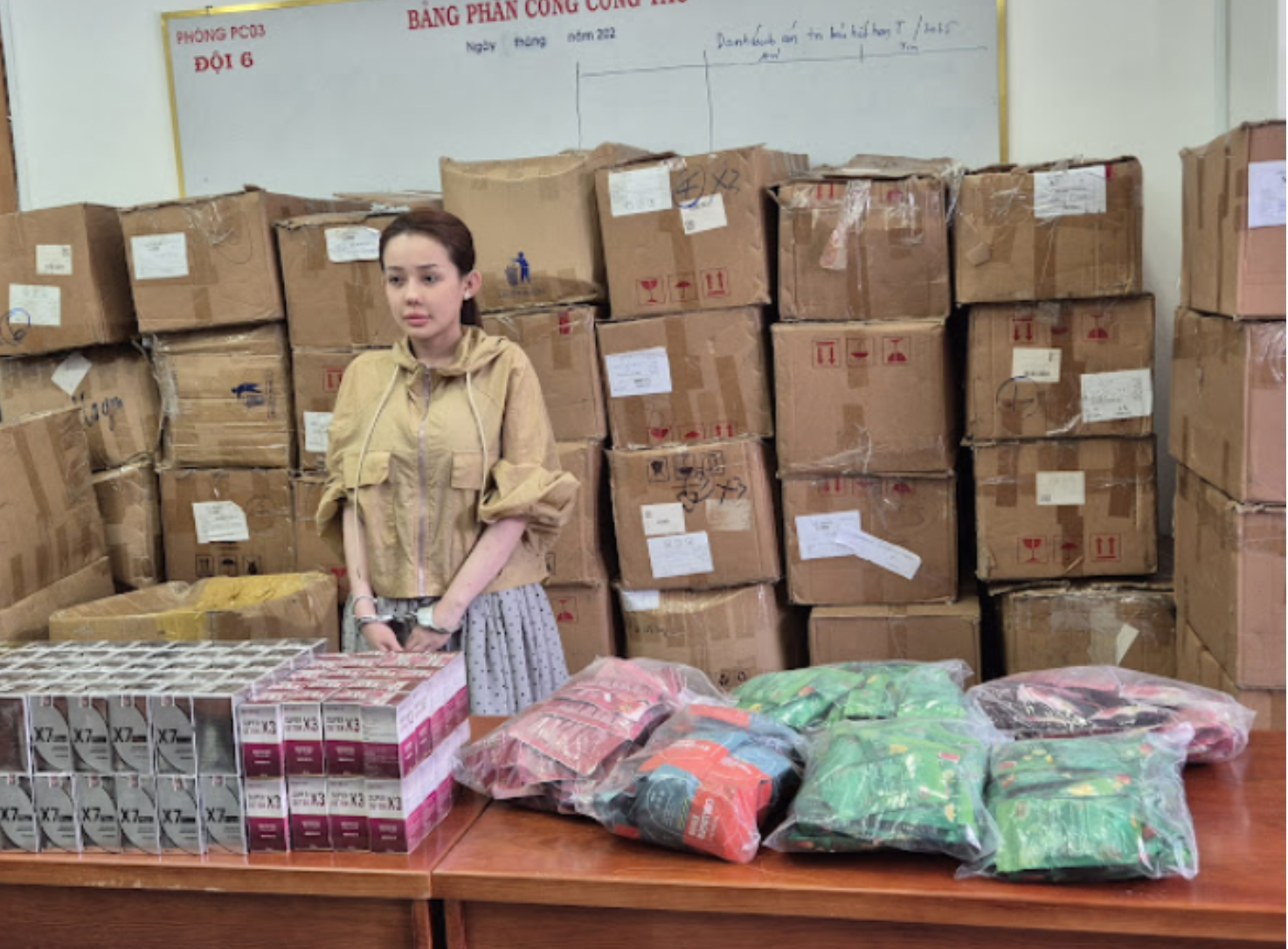 Trước khi bị bắt, Ngân 98 từng bán những sản phẩm giảm cân nào?- Ảnh 1. Trước khi bị bắt, Ngân 98 từng bán những sản phẩm giảm cân nào?- Ảnh 1.
