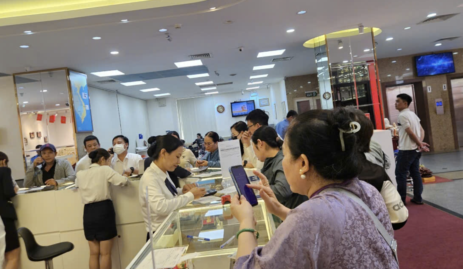 Giá bạc lập kỷ lục, nhiều người vẫn chi cả trăm triệu mua bạc trên giấy- Ảnh 3. Giá bạc lập kỷ lục, nhiều người vẫn chi cả trăm triệu mua bạc trên giấy- Ảnh 3.