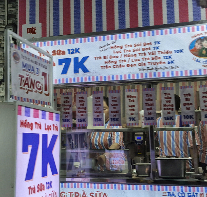 Lẩu 39.000 đồng, trà sữa 7.000 đồng rộ lên ở TP.HCM liệu có kéo được thực khách?- Ảnh 3. Lẩu 39.000 đồng, trà sữa 7.000 đồng rộ lên ở TP.HCM liệu có kéo được thực khách?- Ảnh 3.
