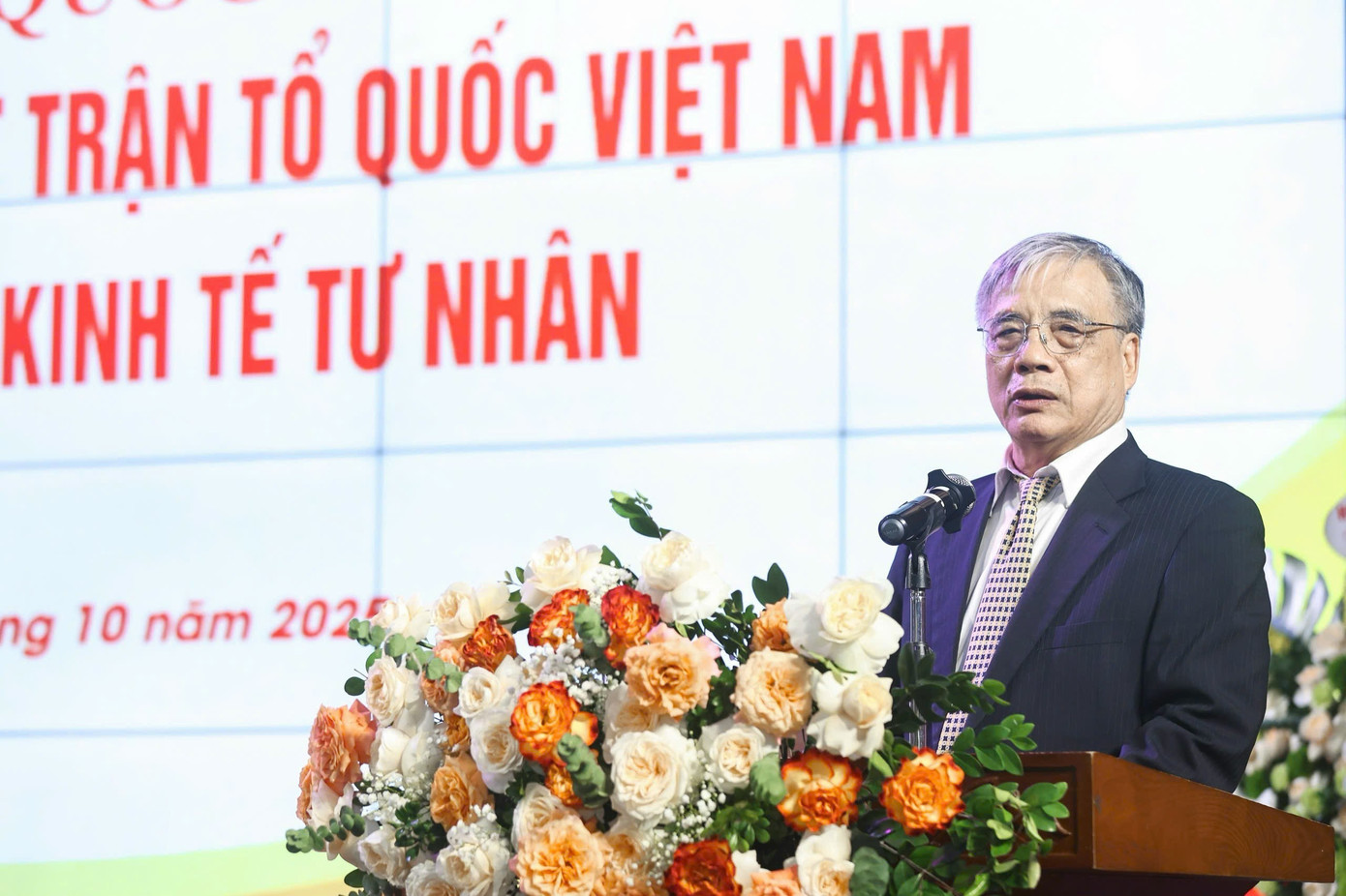 Phát triển kinh tế tư nhân phải 'thật lòng đối đãi'- Ảnh 2. Phát triển kinh tế tư nhân phải 'thật lòng đối đãi'- Ảnh 2.