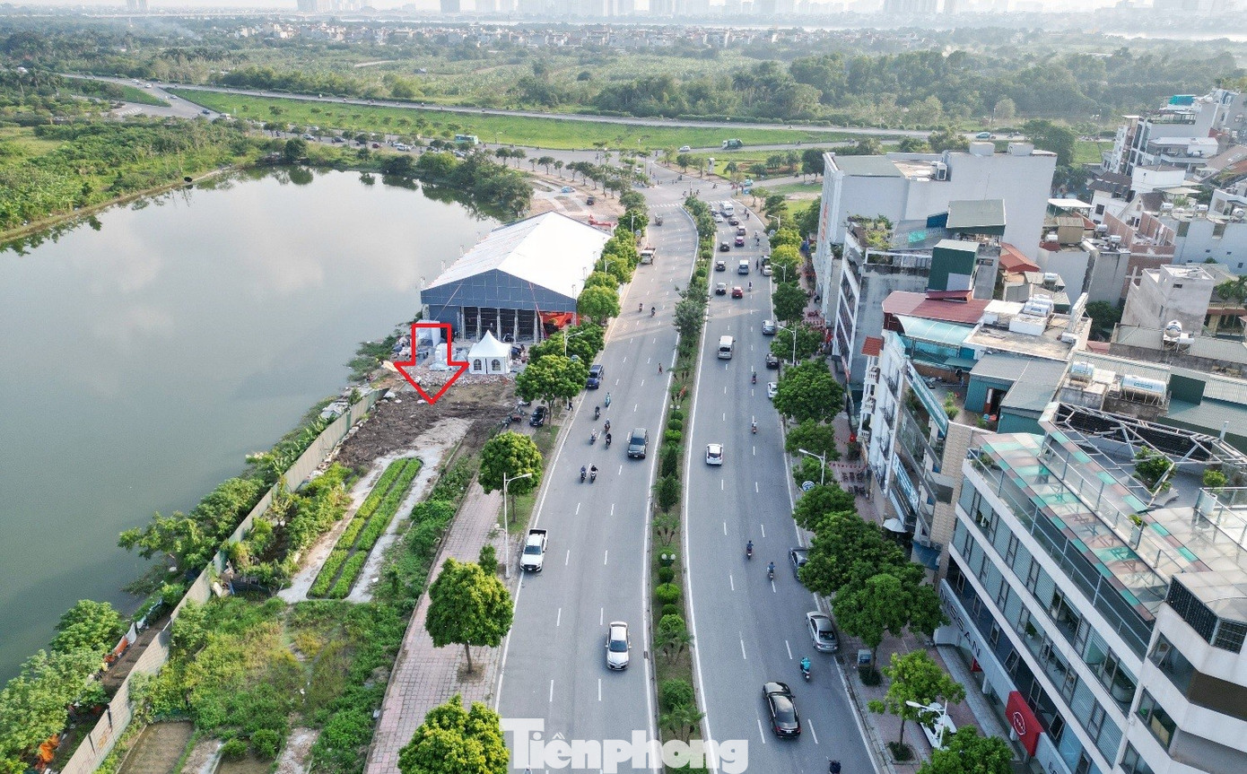 Đường dẫn cầu Trần Hưng Đạo hiện hình hài và bắt đầu vượt đê ra sông- Ảnh 1. Đường dẫn cầu Trần Hưng Đạo hiện hình hài và bắt đầu vượt đê ra sông- Ảnh 1.