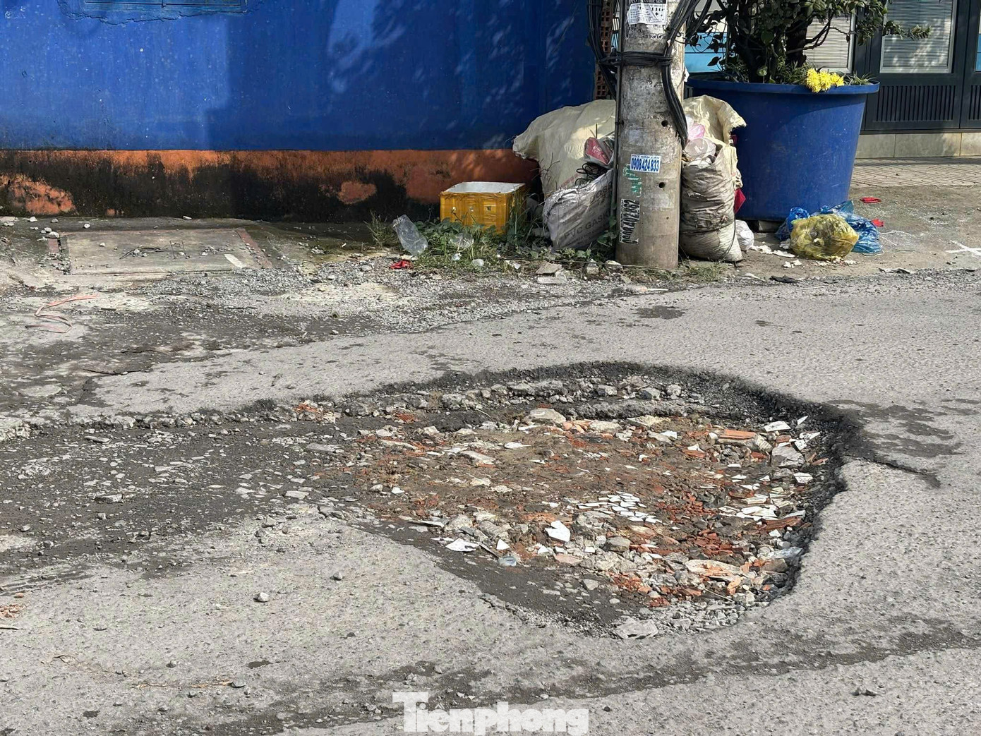 Đường 'đau khổ' vừa đi vừa sợ ở TPHCM- Ảnh 6. Đường 'đau khổ' vừa đi vừa sợ ở TPHCM- Ảnh 6.