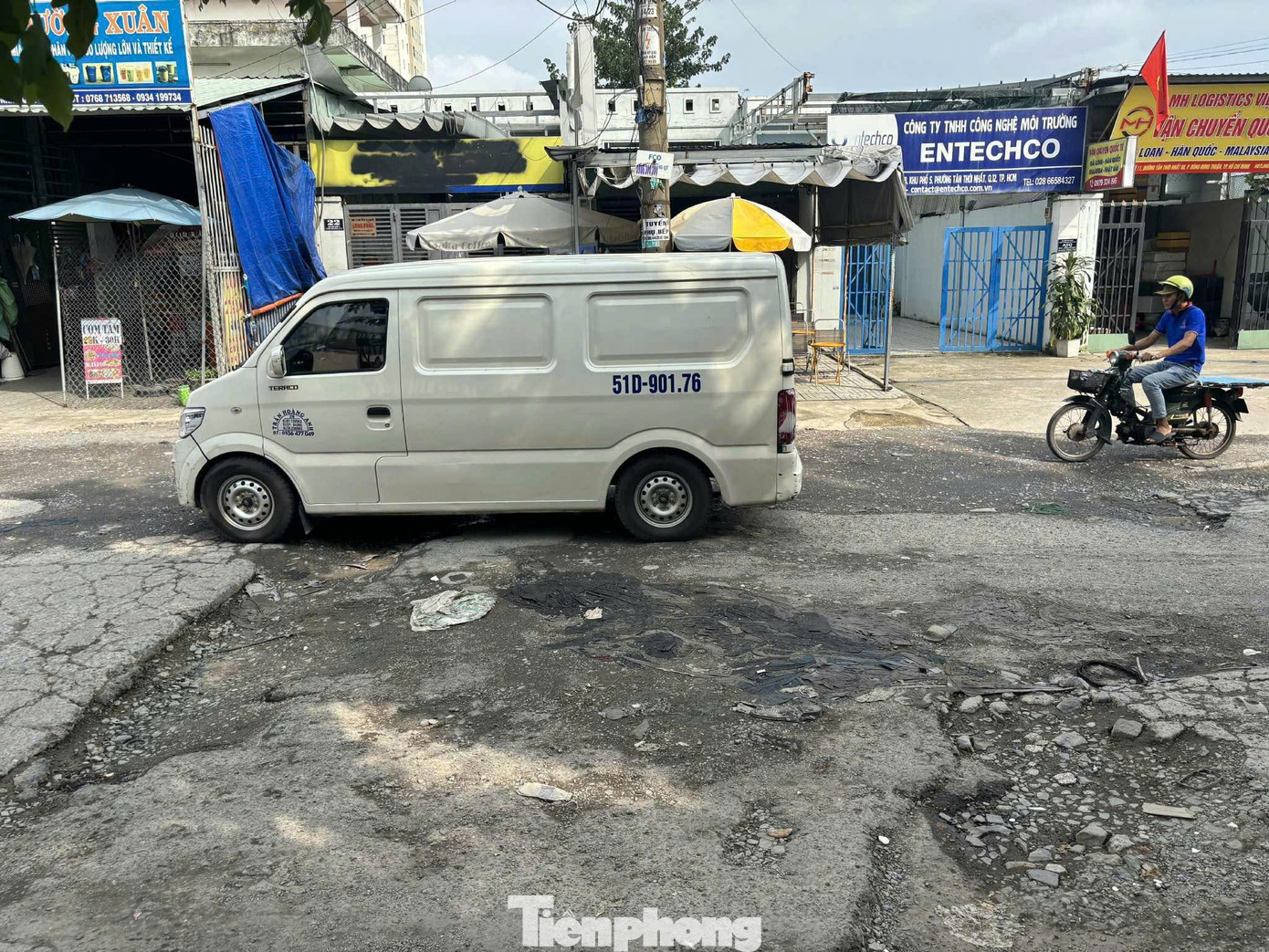 Đường 'đau khổ' vừa đi vừa sợ ở TPHCM- Ảnh 5. Đường 'đau khổ' vừa đi vừa sợ ở TPHCM- Ảnh 5.