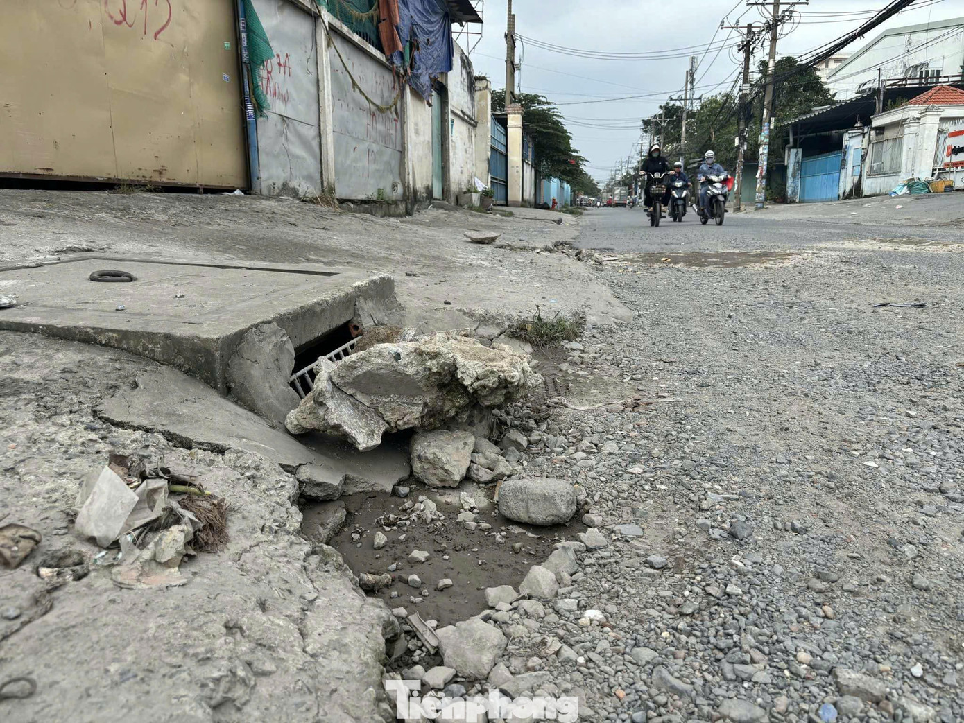 Đường 'đau khổ' vừa đi vừa sợ ở TPHCM- Ảnh 8. Đường 'đau khổ' vừa đi vừa sợ ở TPHCM- Ảnh 8.