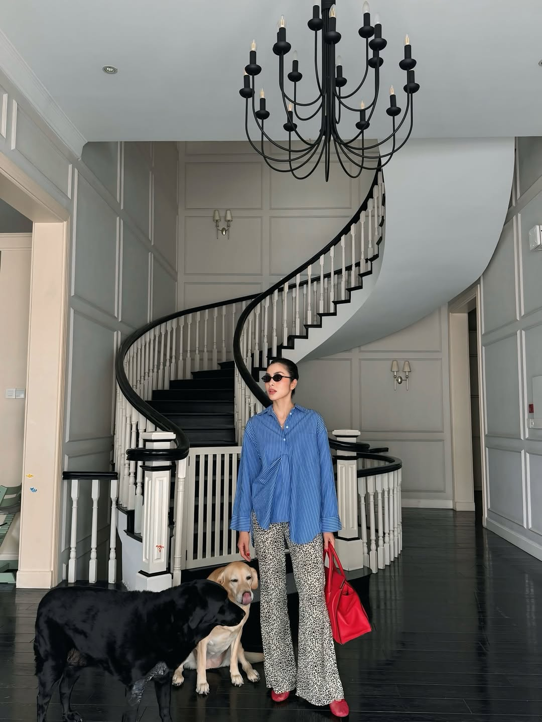 Nữ diễn viên ở biệt thự dát vàng, được lên phóng sự Hàn Quốc về cuộc sống của giới siêu giàu Việt Nam- Ảnh 5. Nữ diễn viên ở biệt thự dát vàng, được lên phóng sự Hàn Quốc về cuộc sống của giới siêu giàu Việt Nam- Ảnh 5.