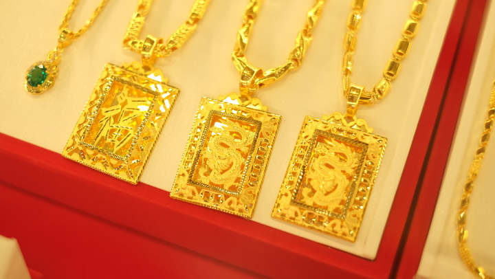 Giá vàng hôm nay 14/10: Lập đỉnh mới, vượt 4.100 USD/ounce- Ảnh 1. Giá vàng hôm nay 14/10: Lập đỉnh mới, vượt 4.100 USD/ounce- Ảnh 1.