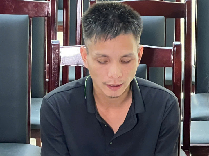 Bơm nước máy vào bình 'phù phép' thành nước Lavie giả bán khắp Hà Nội- Ảnh 1. Bơm nước máy vào bình 'phù phép' thành nước Lavie giả bán khắp Hà Nội- Ảnh 1.