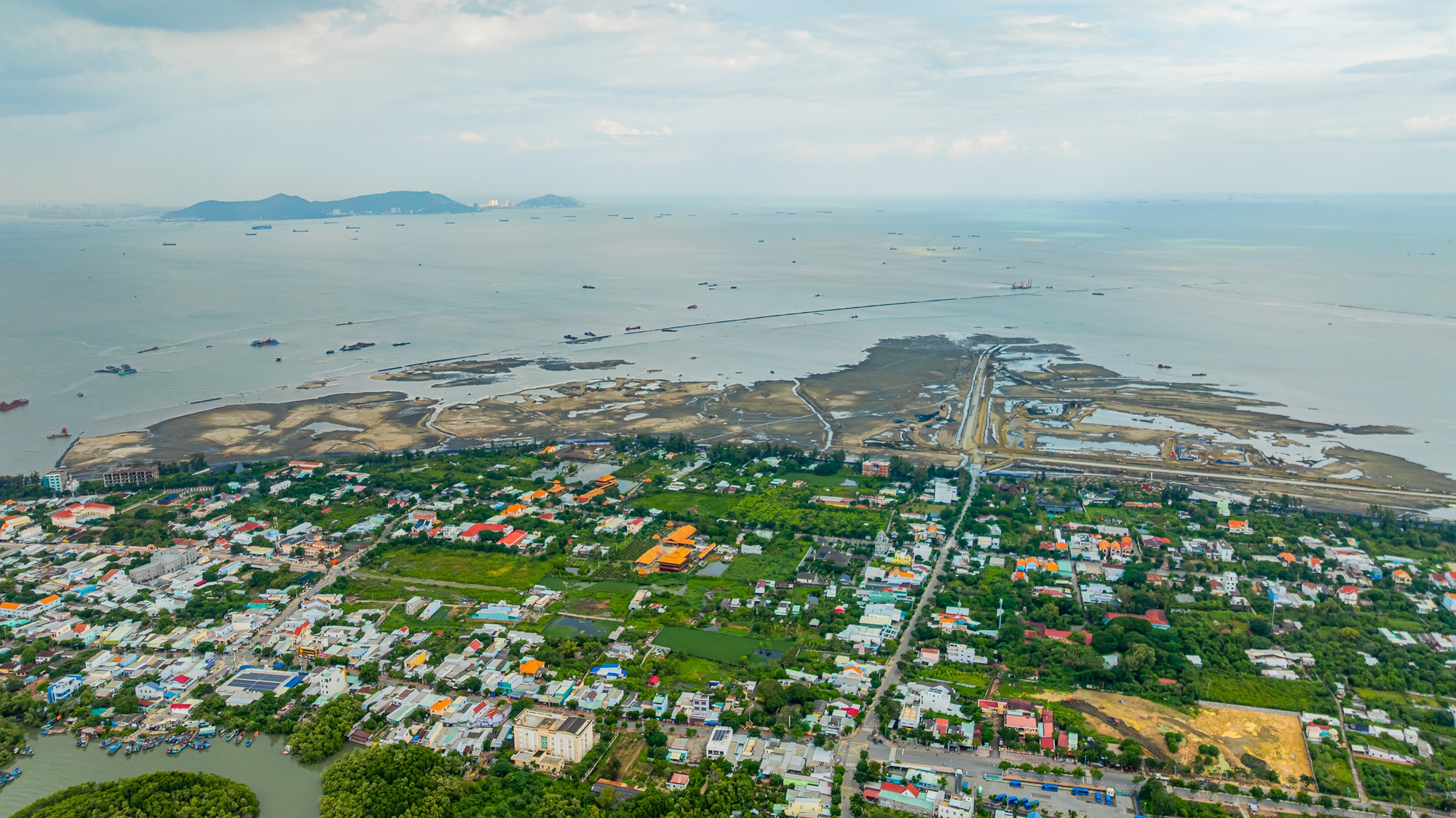 Choáng ngợp cảnh đại công trình 10 tỷ USD của Vingroup sau vài năm nữa, sẽ chạm tay vào Choáng ngợp cảnh đại công trình 10 tỷ USD của Vingroup sau vài năm nữa, sẽ chạm tay vào