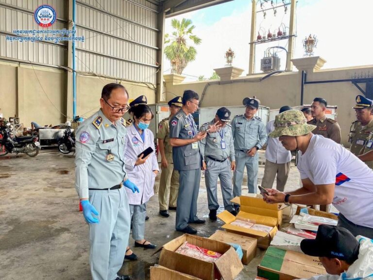 Nhập lậu hàng Thái Lan, 'bà trùm thịt viên' Campuchia bị bắt: Ông Hun Sen ra Sắc lệnh Hoàng gia- Ảnh 2.