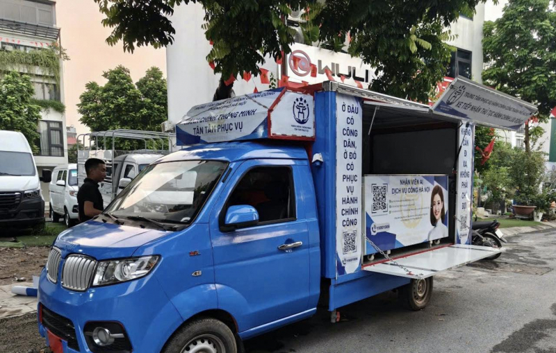 Từ hôm nay, Hà Nội giải quyết thủ tục đất đai, đăng ký định danh điện tử VNeID trên xe lưu động- Ảnh 1.