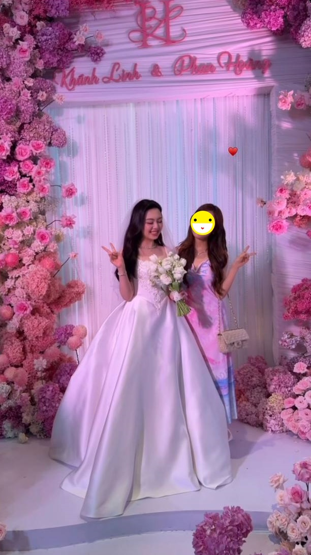 Lộ diện nhan sắc cô dâu nghìn tỷ trong đám hỏi nhà giàu Việt hot nhất lúc này!- Ảnh 7. Lộ diện nhan sắc cô dâu nghìn tỷ trong đám hỏi nhà giàu Việt hot nhất lúc này!- Ảnh 7.