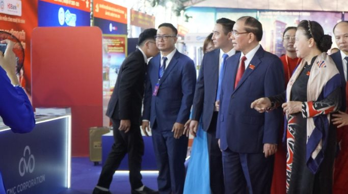 CMC đồng hành cùng TP.HCM kiến tạo trung tâm KH&CN, đổi mới sáng tạo hàng đầu khu vực- Ảnh 3. CMC đồng hành cùng TP.HCM kiến tạo trung tâm KH&CN, đổi mới sáng tạo hàng đầu khu vực- Ảnh 3.