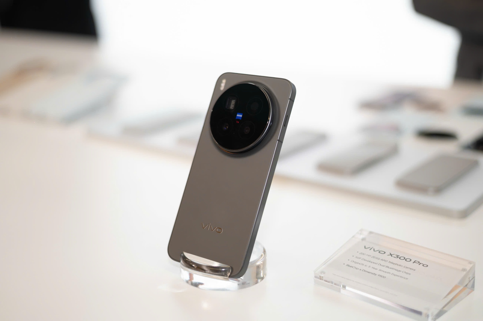 Thêm một mẫu di động đỉnh cấp sắp về Việt Nam đối đầu iPhone 17- Ảnh 1. Thêm một mẫu di động đỉnh cấp sắp về Việt Nam đối đầu iPhone 17- Ảnh 1.
