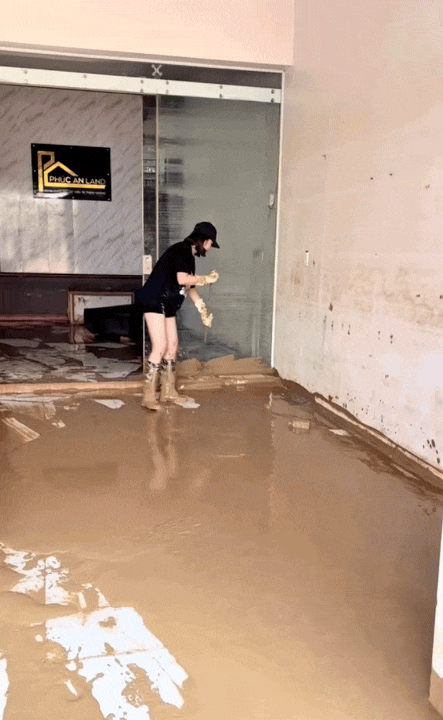 Dọn nhà sau lũ: Kinh nghiệm “xương máu” của người từng Dọn nhà sau lũ: Kinh nghiệm “xương máu” của người từng