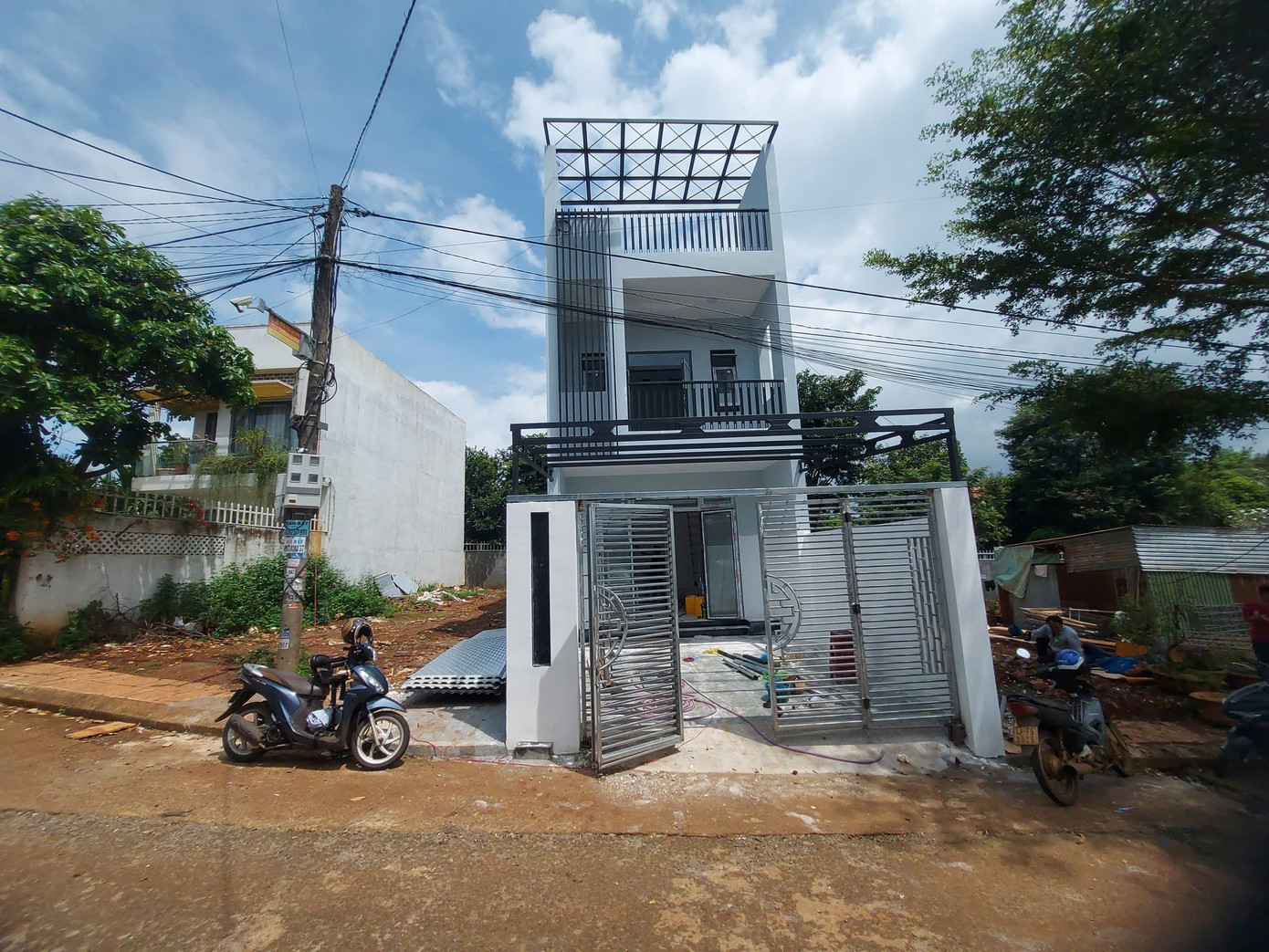 Xây nhầm nhà trên đất người khác, hoán đổi, rồi lại 'xây nhầm'- Ảnh 1. Xây nhầm nhà trên đất người khác, hoán đổi, rồi lại 'xây nhầm'- Ảnh 1.