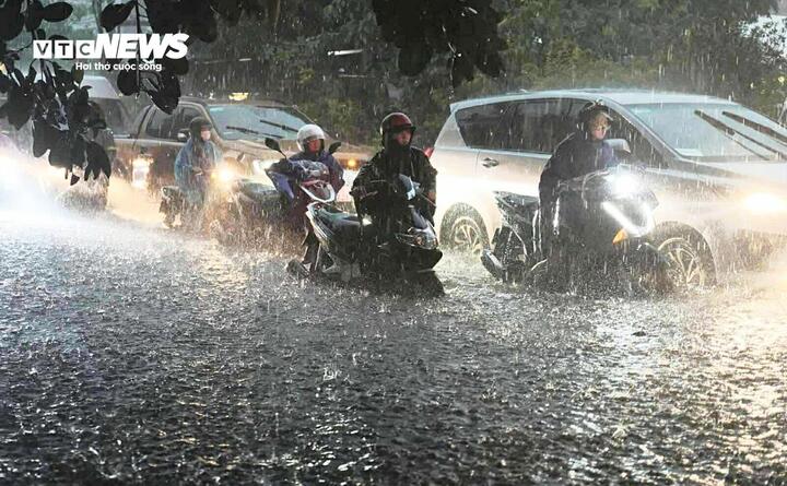 Dự báo thời tiết 15/10: Miền Bắc tiếp tục mưa lớn, nguy cơ tái diễn ngập úng- Ảnh 1. Dự báo thời tiết 15/10: Miền Bắc tiếp tục mưa lớn, nguy cơ tái diễn ngập úng- Ảnh 1.