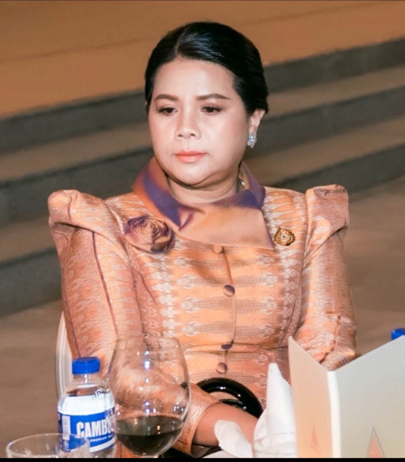 Nhập lậu hàng Thái Lan, 'bà trùm thịt viên' Campuchia bị bắt: Ông Hun Sen ra Sắc lệnh Hoàng gia- Ảnh 1.