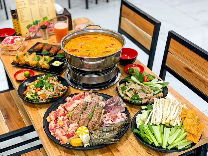 Món bán đầy vỉa hè Việt lên đài Hàn Quốc, một suất 3-4 người ăn, du khách nhận xét: Món bán đầy vỉa hè Việt lên đài Hàn Quốc, một suất 3-4 người ăn, du khách nhận xét: