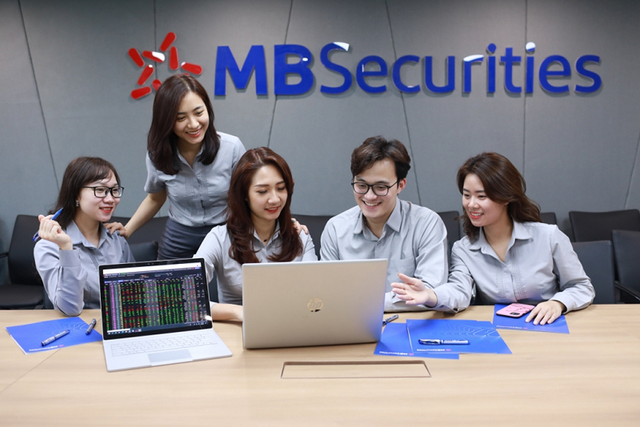 Ngân hàng MB đăng ký mua 45,76 triệu cổ phiếu chào bán của MBS- Ảnh 1.
