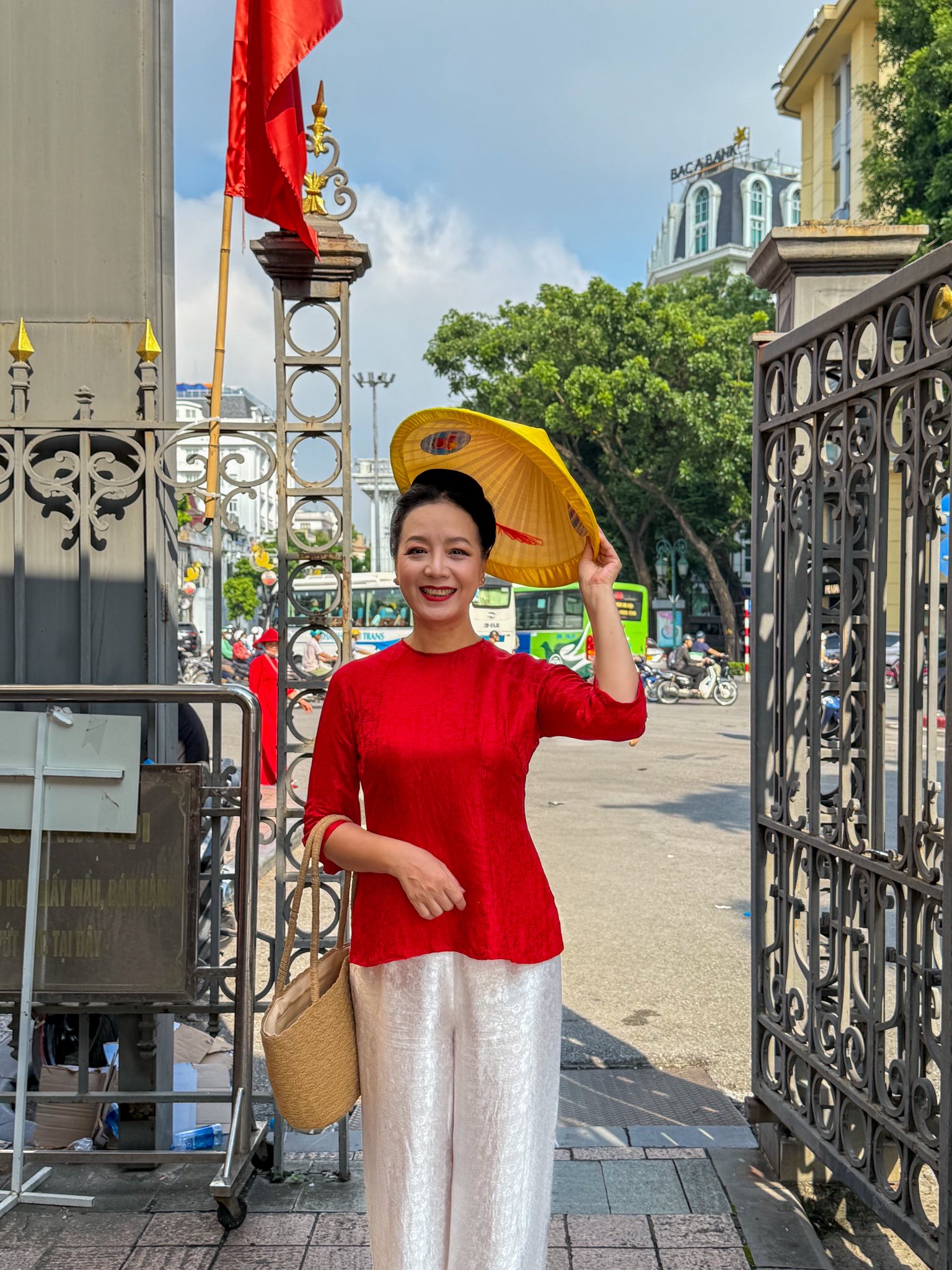 NSƯT Chiều Xuân gương mặt tươi trẻ, vóc dáng nuột nà chứng minh U60 chỉ là con số: Rất thích làm 2 việc để giữ gìn vẻ đẹp không tuổi- Ảnh 2. NSƯT Chiều Xuân gương mặt tươi trẻ, vóc dáng nuột nà chứng minh U60 chỉ là con số: Rất thích làm 2 việc để giữ gìn vẻ đẹp không tuổi- Ảnh 2.