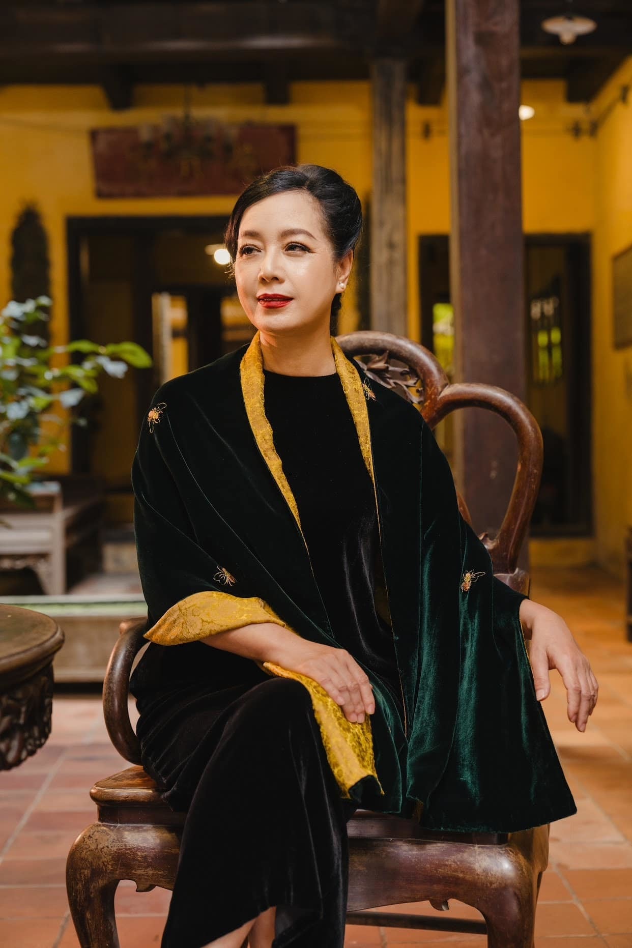 NSƯT Chiều Xuân gương mặt tươi trẻ, vóc dáng nuột nà chứng minh U60 chỉ là con số: Rất thích làm 2 việc để giữ gìn vẻ đẹp không tuổi- Ảnh 3. NSƯT Chiều Xuân gương mặt tươi trẻ, vóc dáng nuột nà chứng minh U60 chỉ là con số: Rất thích làm 2 việc để giữ gìn vẻ đẹp không tuổi- Ảnh 3.