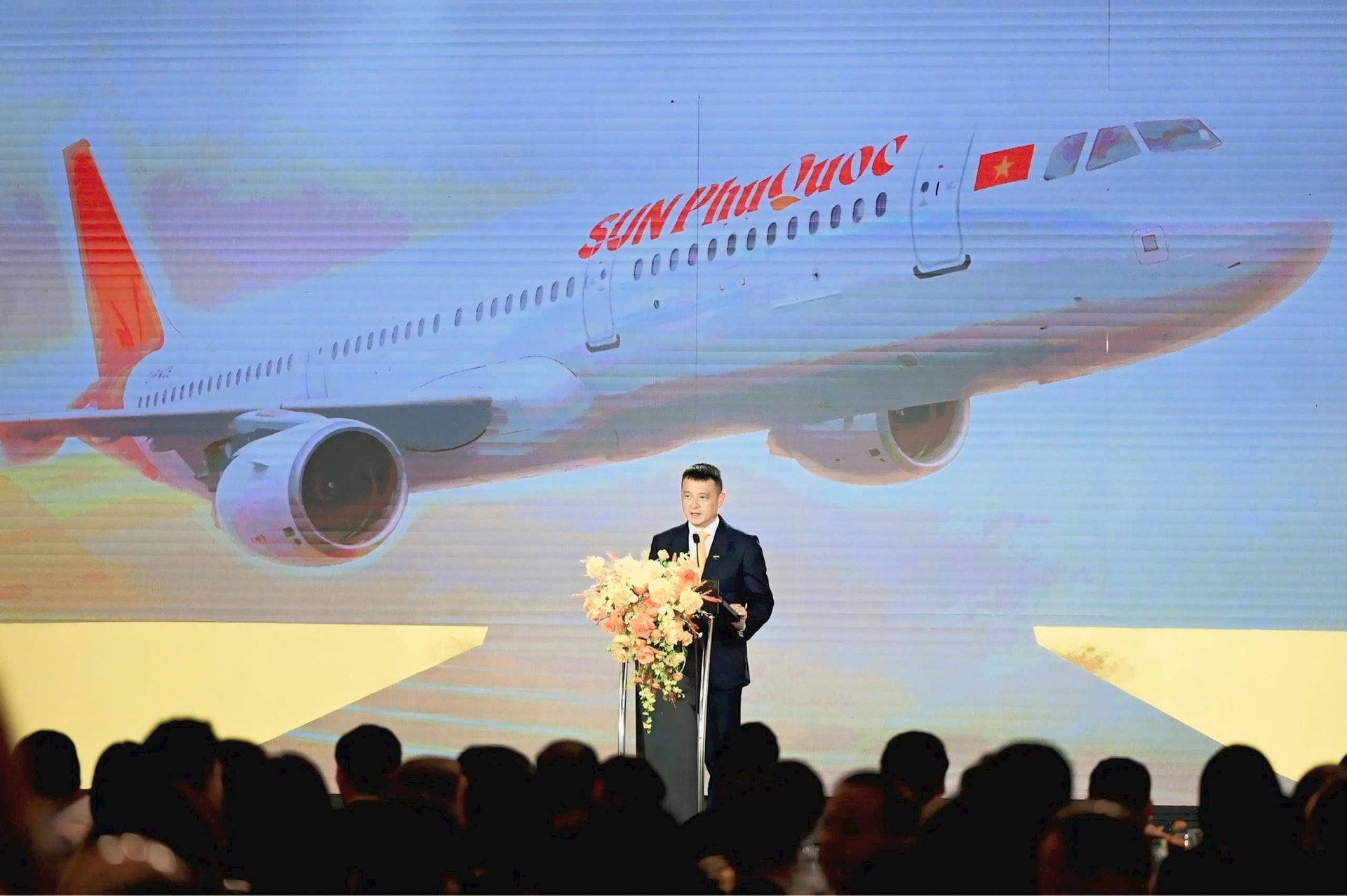 Sun Group chính thức ra mắt hãng hàng không Sun PhuQuoc Airways, đồng phục tiếp viên lấy cảm hứng từ áo ngũ thân và phong thái Nam Phương Hoàng hậu- Ảnh 1.