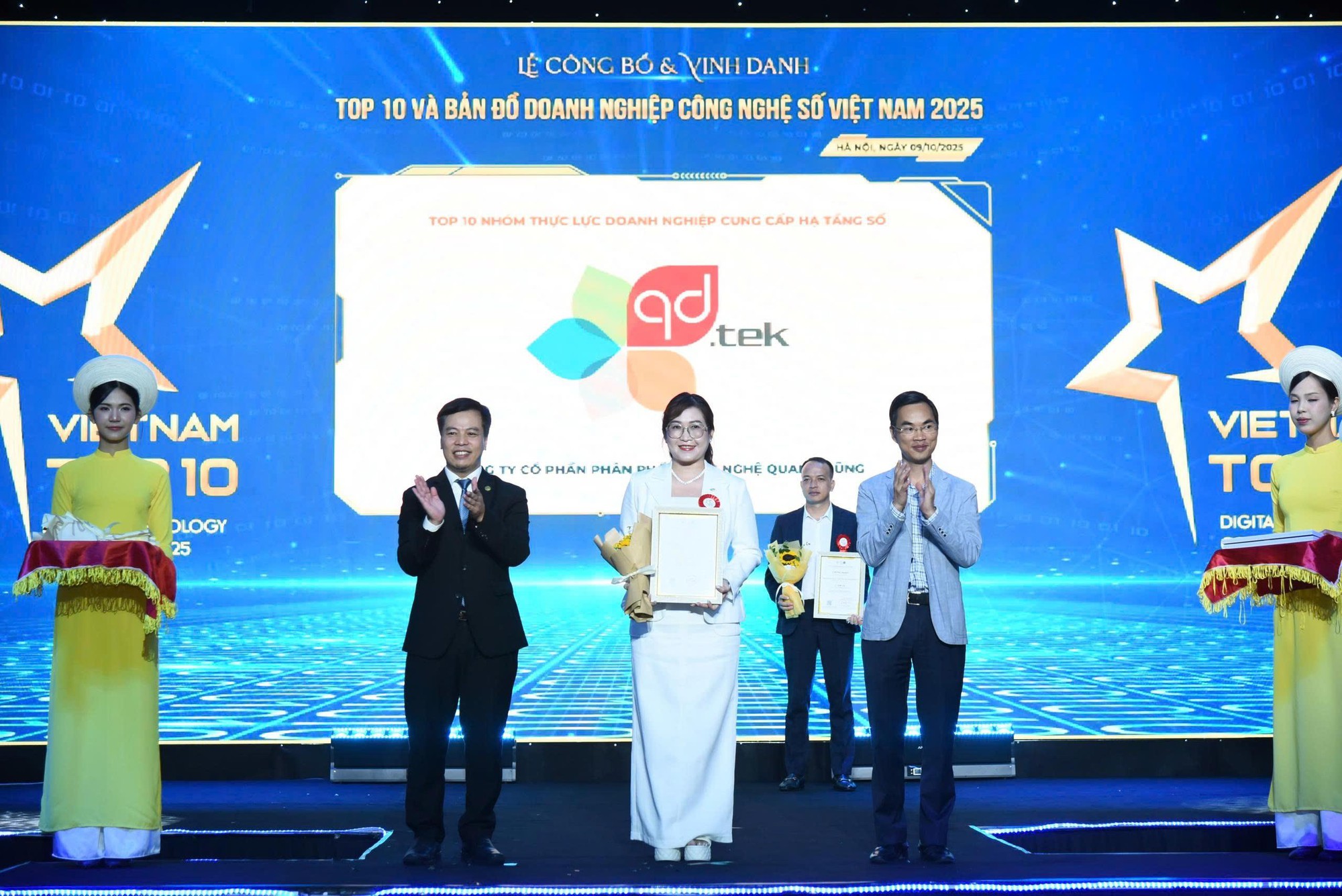 QD.TEK ghi dấu ấn tại Vietnam Top 10 Tech & Map 2025- Ảnh 1. QD.TEK ghi dấu ấn tại Vietnam Top 10 Tech & Map 2025- Ảnh 1.