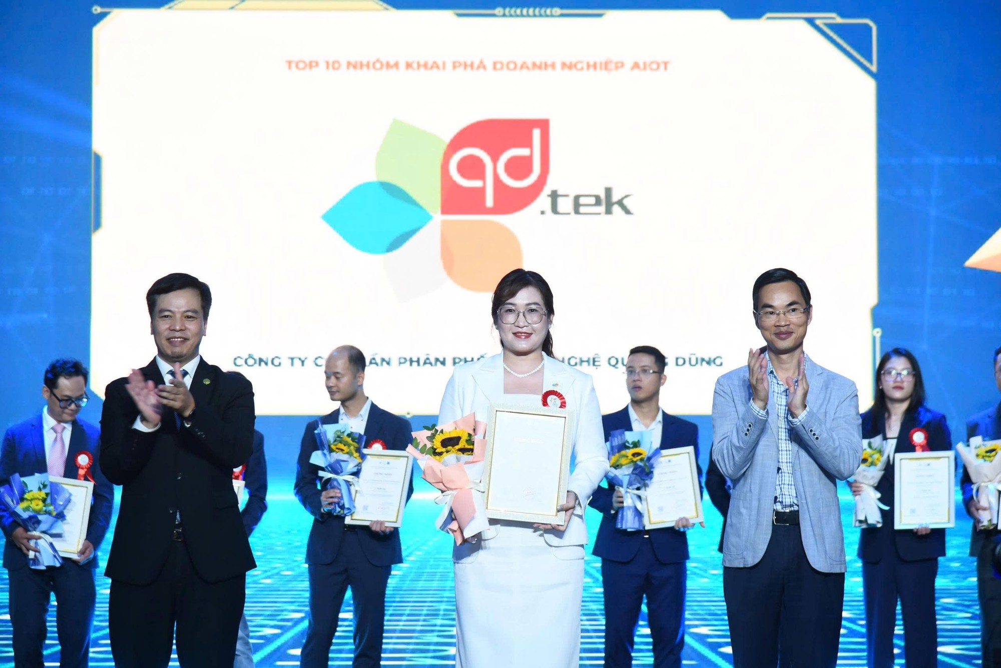 QD.TEK ghi dấu ấn tại Vietnam Top 10 Tech & Map 2025- Ảnh 2. QD.TEK ghi dấu ấn tại Vietnam Top 10 Tech & Map 2025- Ảnh 2.