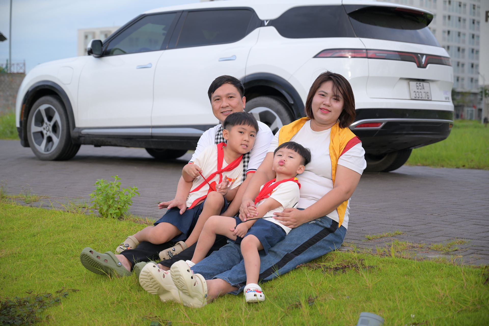 Bác sĩ nha khoa sở hữu VinFast VF 9: “Đi chuyến dài càng cảm nhận rõ ưu điểm của xe”- Ảnh 1. Bác sĩ nha khoa sở hữu VinFast VF 9: “Đi chuyến dài càng cảm nhận rõ ưu điểm của xe”- Ảnh 1.