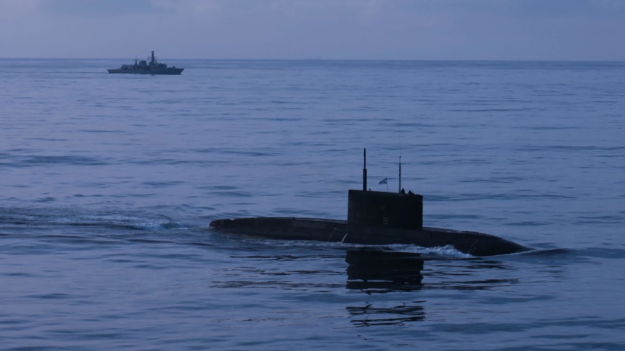 Tàu ngầm Nga hoạt động 'bất thường', Tổng thư ký NATO giễu 'lê lết về nhà': Cỗ máy chiến tranh gặp sự cố?- Ảnh 2. Tàu ngầm Nga hoạt động 'bất thường', Tổng thư ký NATO giễu 'lê lết về nhà': Cỗ máy chiến tranh gặp sự cố?- Ảnh 2.