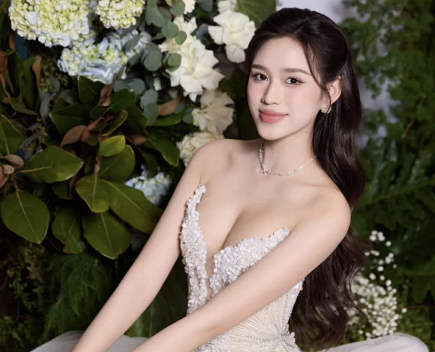 Gia thế chồng thiếu gia Quảng Trị của hoa hậu Đỗ Thị Hà: “Ông lớn” làm đường đẹp nhất Việt Nam, nộp thuế nhiều nhất tỉnh- Ảnh 1.