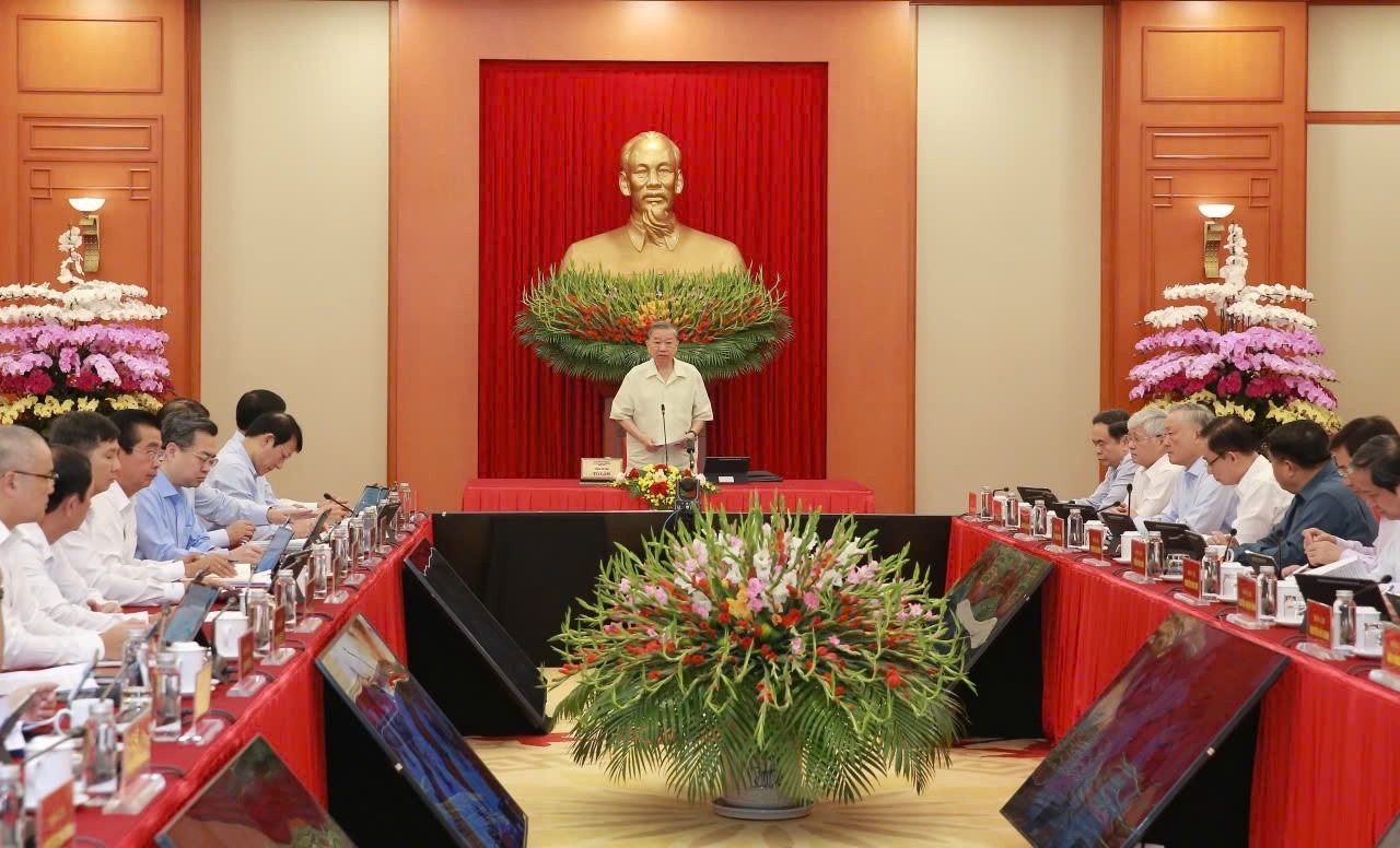 Tổng Bí thư: Phát triển nhanh phải chuyển đổi số nghiêm túc, đây không phải là thứ để trang điểm- Ảnh 1.
