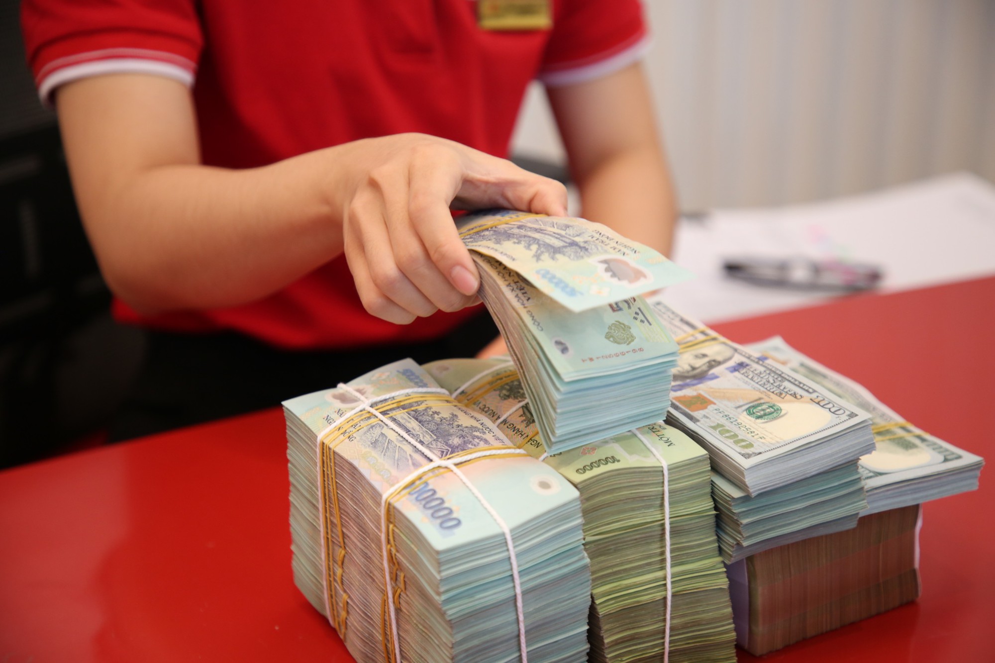 Lộ diện những ngân hàng đầu tiên công bố lợi nhuận cao đột biến- Ảnh 1. Lộ diện những ngân hàng đầu tiên công bố lợi nhuận cao đột biến- Ảnh 1.