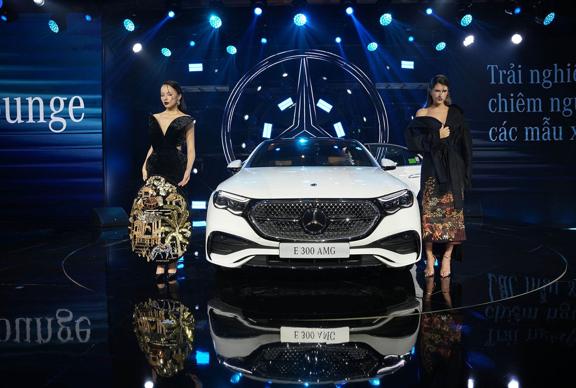 Mercedes-Benz E-Class 2025 chính thức ra mắt tại Việt Nam: Lột xác từ trong ra ngoài, giá 2,45- 3,2 tỷ đồng- Ảnh 1. Mercedes-Benz E-Class 2025 chính thức ra mắt tại Việt Nam: Lột xác từ trong ra ngoài, giá 2,45- 3,2 tỷ đồng- Ảnh 1.