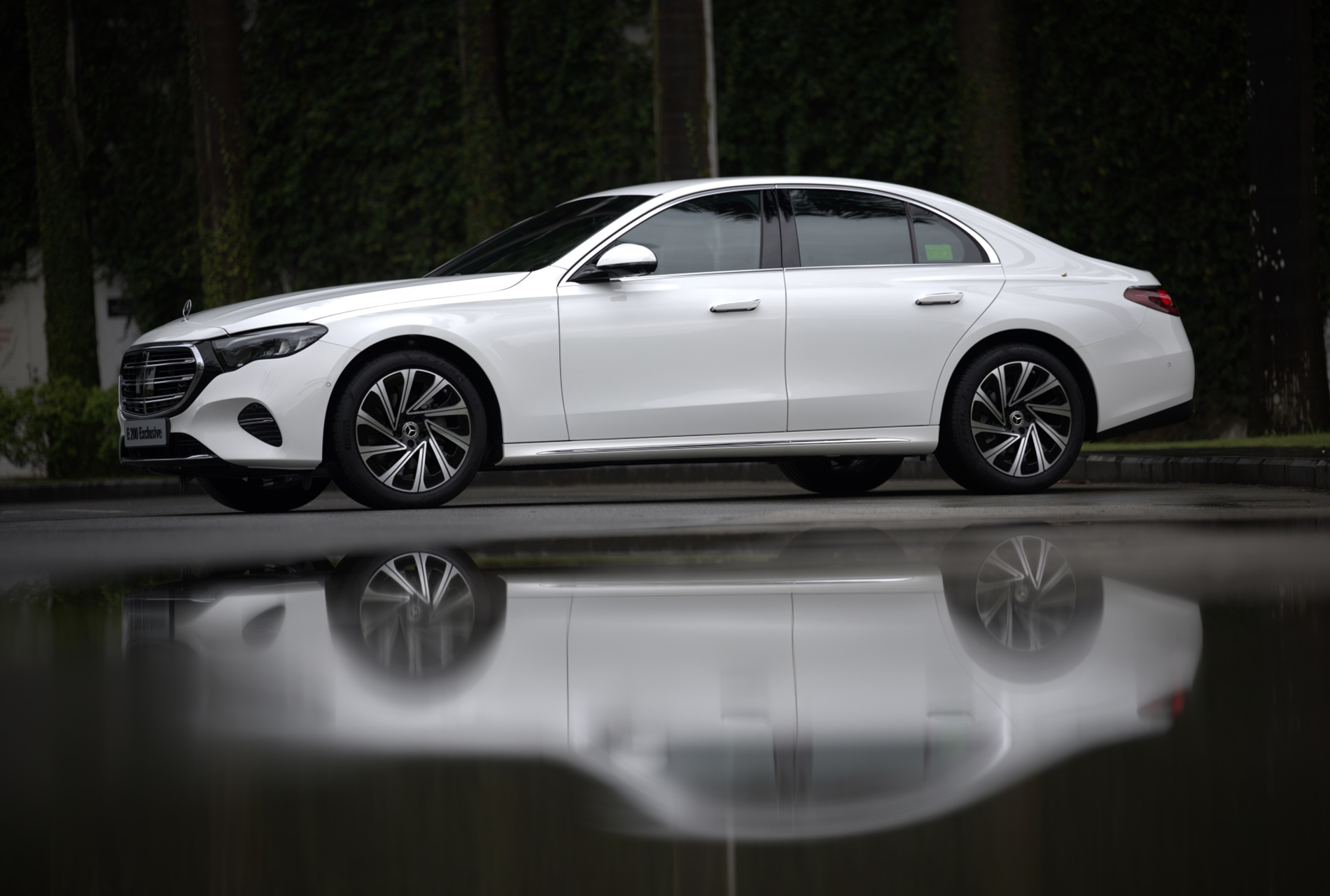 Mercedes-Benz E-Class 2025 chính thức ra mắt tại Việt Nam: Lột xác từ trong ra ngoài, giá 2,45- 3,2 tỷ đồng- Ảnh 4. Mercedes-Benz E-Class 2025 chính thức ra mắt tại Việt Nam: Lột xác từ trong ra ngoài, giá 2,45- 3,2 tỷ đồng- Ảnh 4.