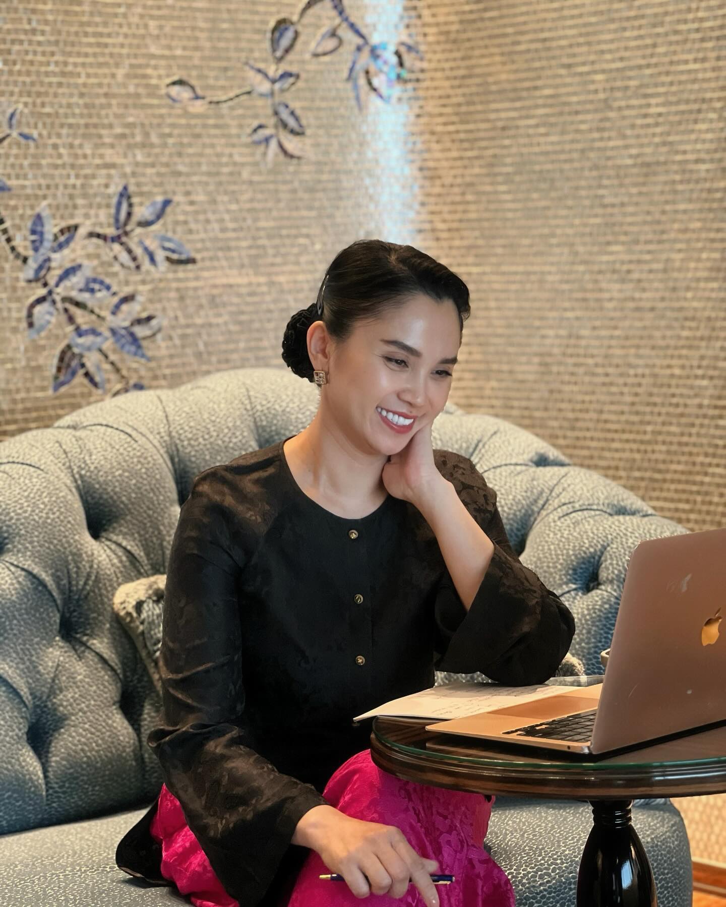 “Điệu” ở tuổi 40: Bí quyết giữ năng lượng và nhan sắc của nữ CEO Linh Đặng - “Điệu” ở tuổi 40: Bí quyết giữ năng lượng và nhan sắc của nữ CEO Linh Đặng -